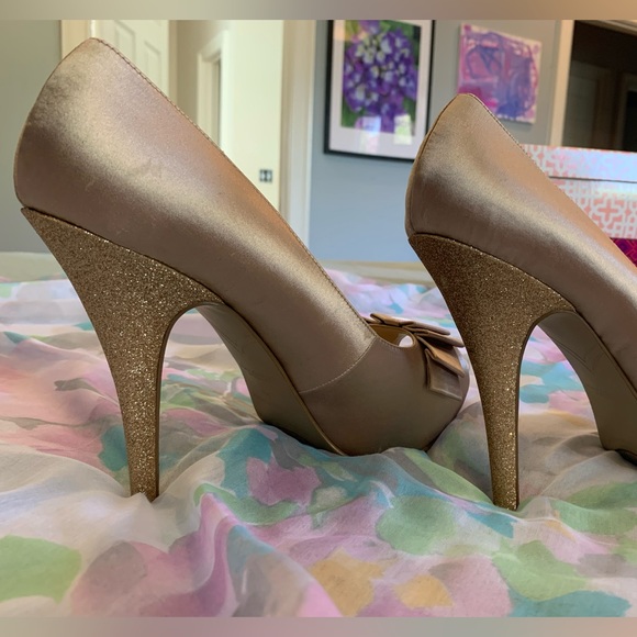 Champagne Gold Pumps - Picture 8 of 11